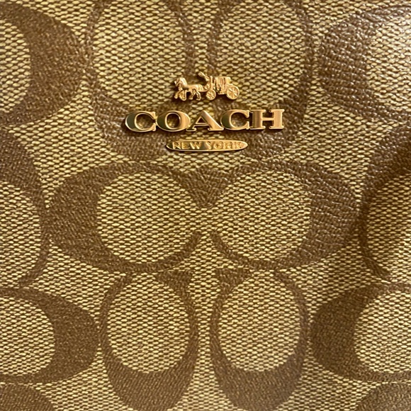 COACH Signature Canvas Zip Top Tote. In excellent condition! - Picture 2 of 9